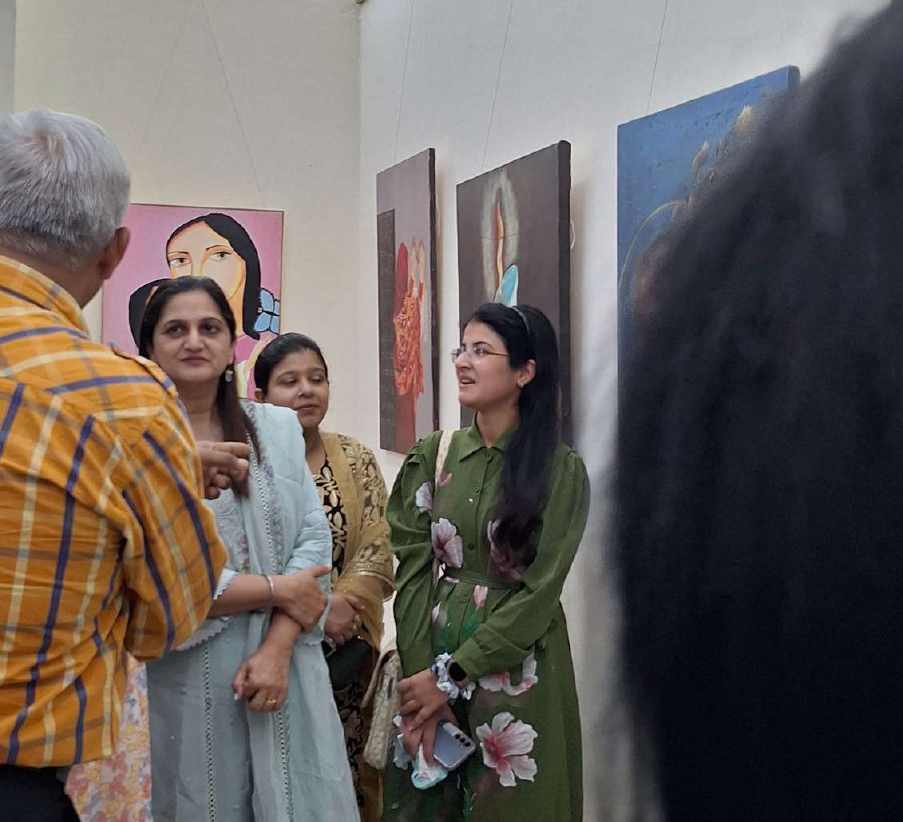 Karuna Manocha at art gallery event with guests
